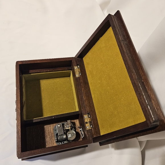 Elegant Wooden Jewelry Organizer with Music Box - Brown - Picture 4 of 10